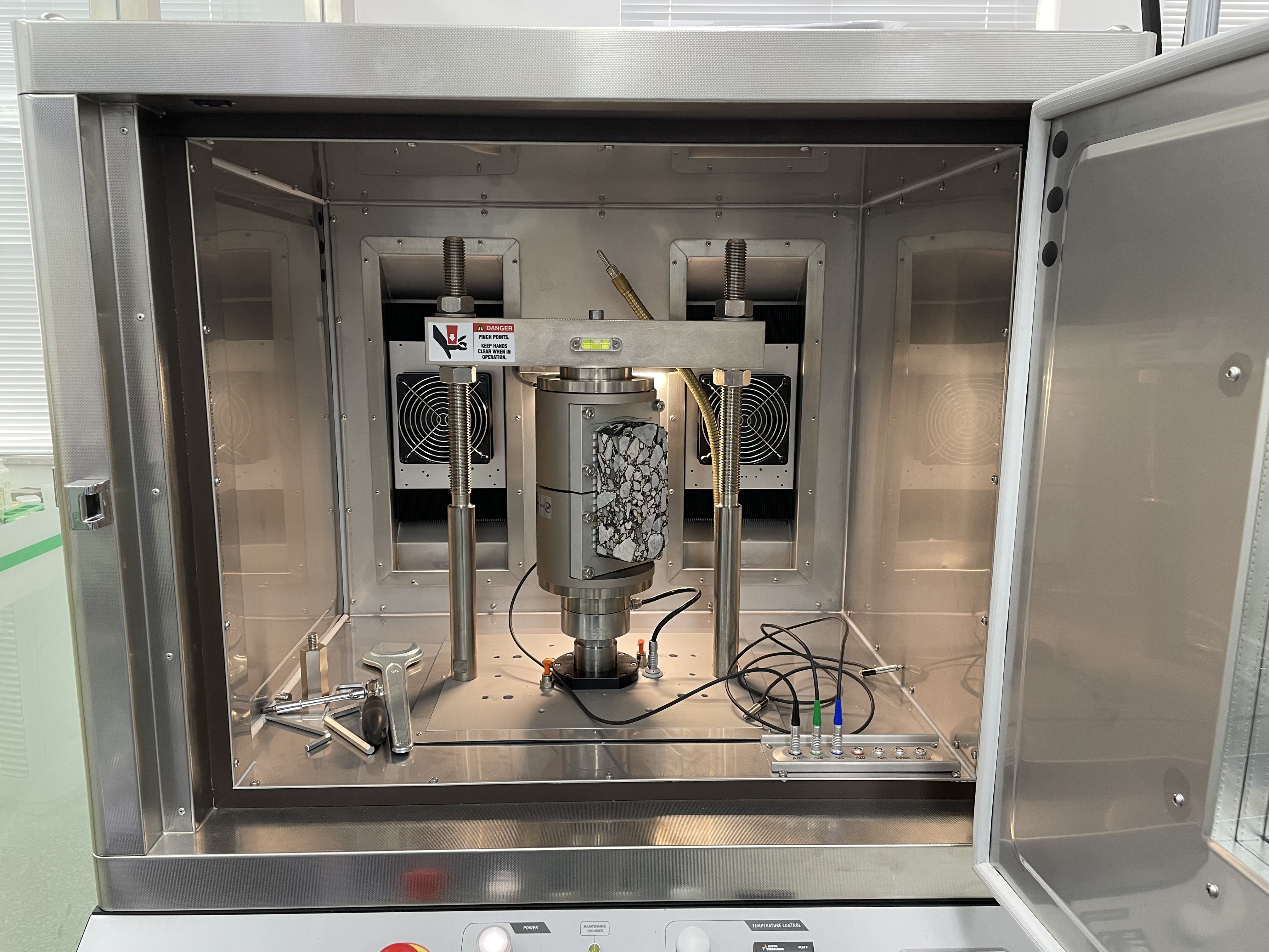 电动多功效沥青混淆料动态试验机（标准型） - 尊龙集团仪器装